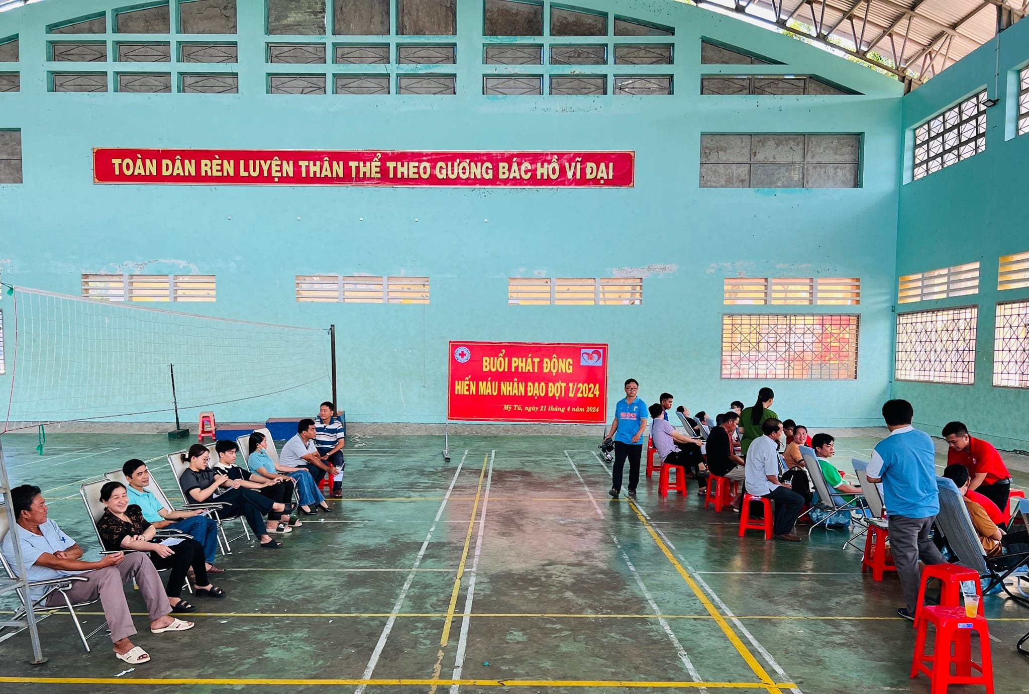 GIÁO VIÊN, NHÂN VIÊN TRƯỜNG TH MỸ HƯƠNG A THAM GIA HIẾN MÁU NHÂN ĐẠO ĐỢT 1 NĂM 2024